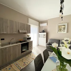 Renzo, Dongo, Di Apartment