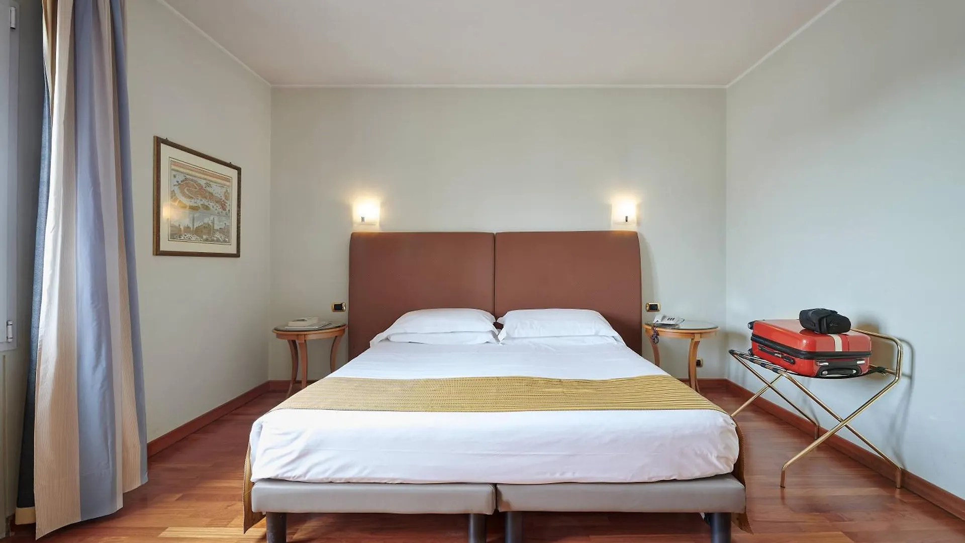 Hotel Plaza Mestre 4*,